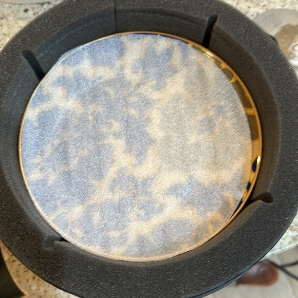 Tracy Reese dessert plates, 4 new never used, 18k gold rim - Picture 9 of 11